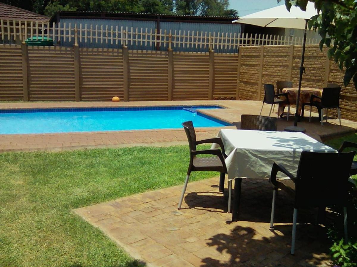 White Rose Guest House Vanderbijlpark Exterior foto