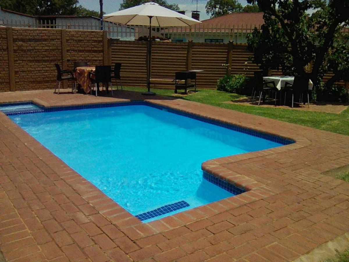 White Rose Guest House Vanderbijlpark Exterior foto